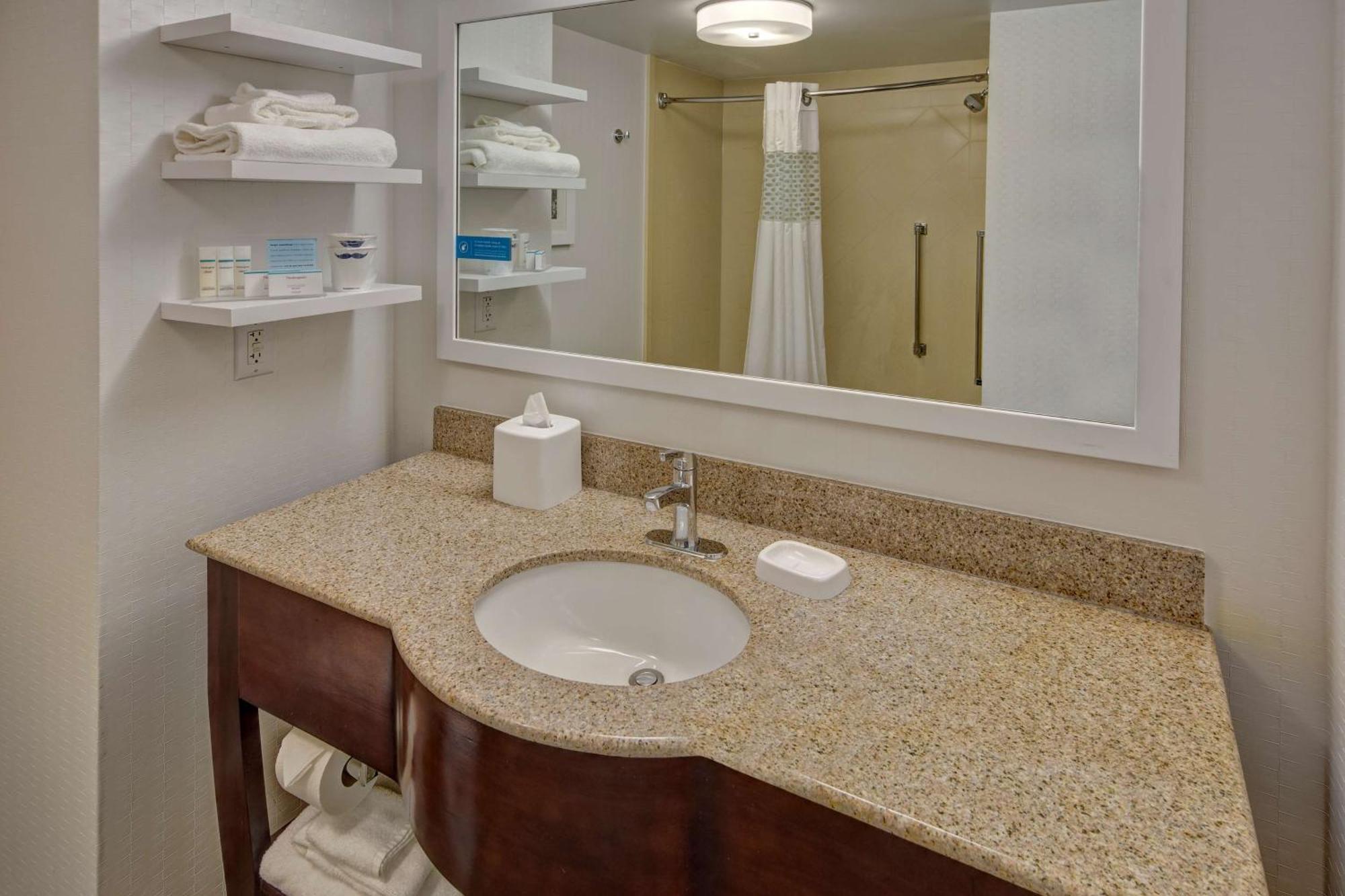 Hampton Inn Данн Экстерьер фото