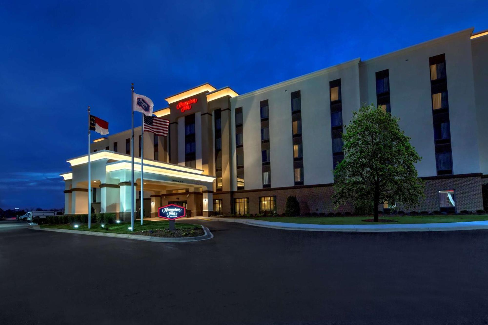 Hampton Inn Данн Экстерьер фото