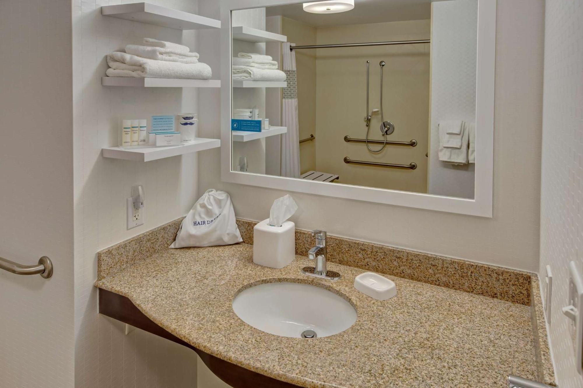 Hampton Inn Данн Экстерьер фото