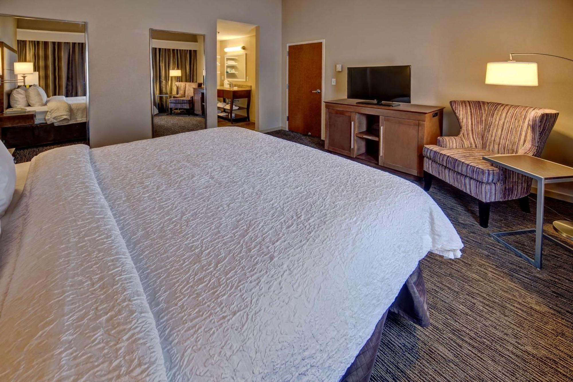 Hampton Inn Данн Экстерьер фото