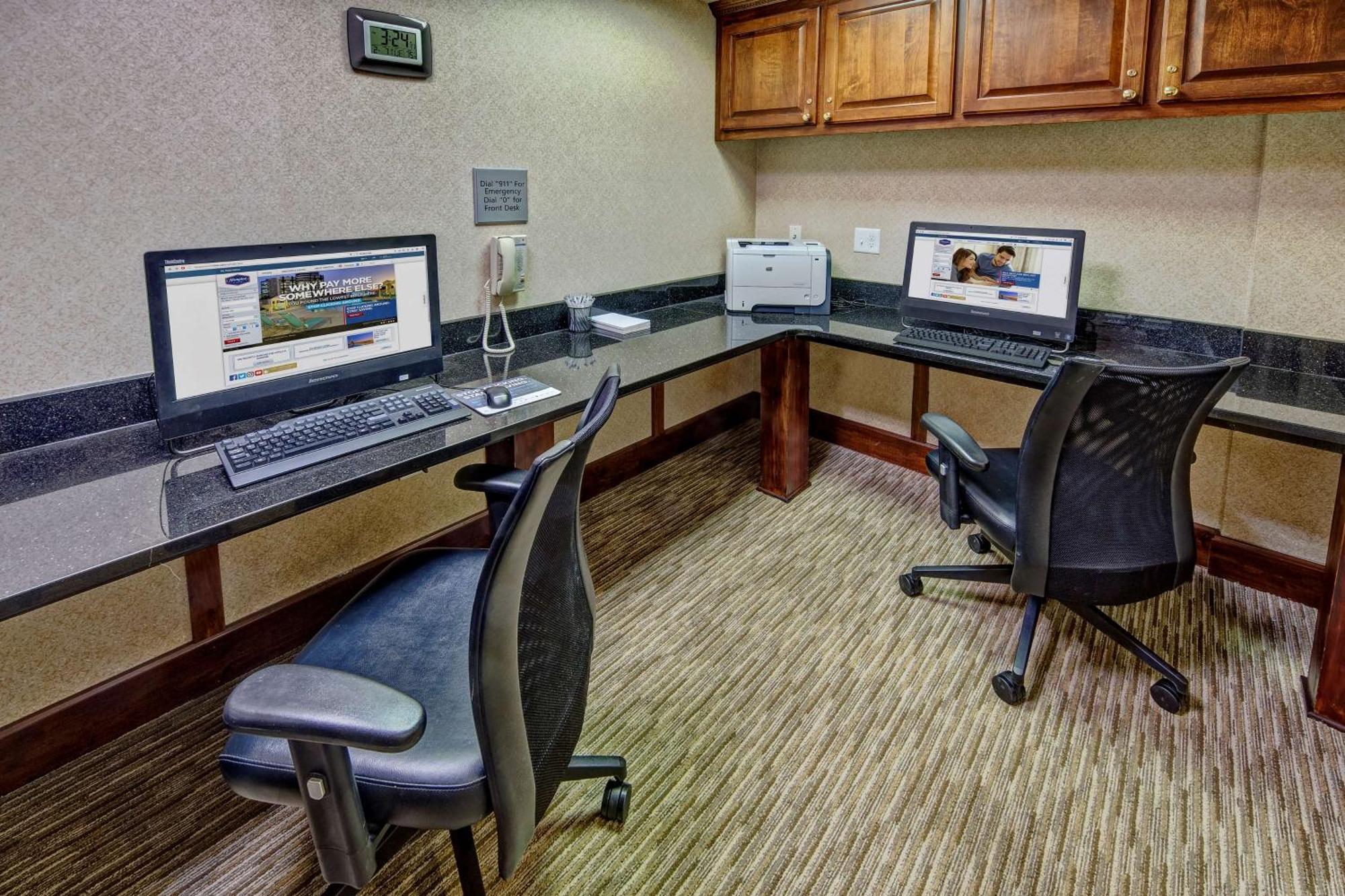 Hampton Inn Данн Экстерьер фото