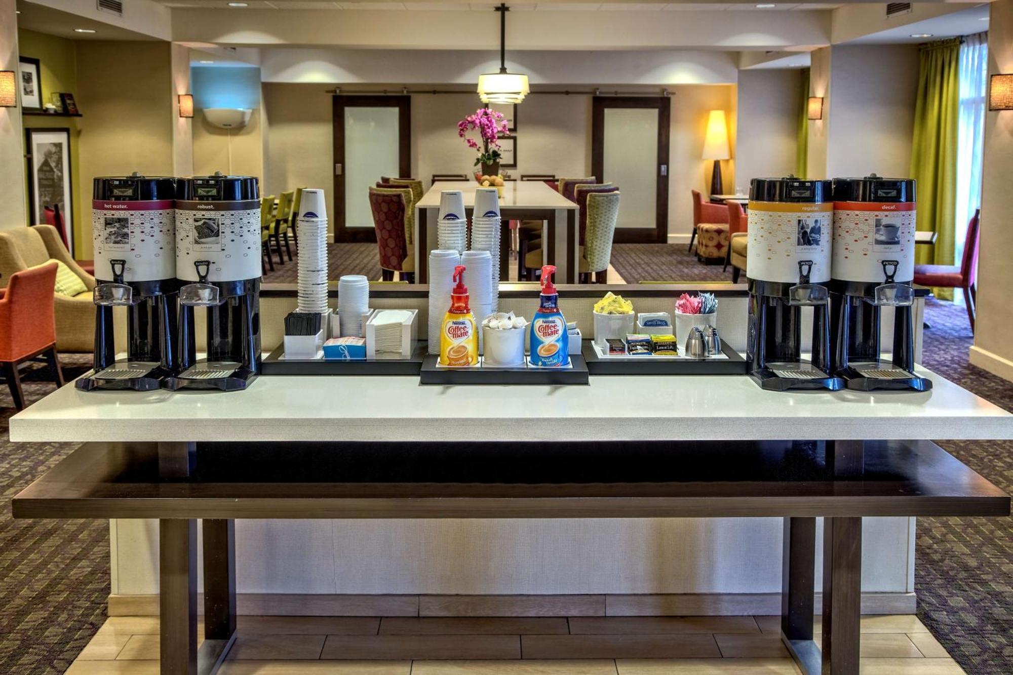 Hampton Inn Данн Экстерьер фото