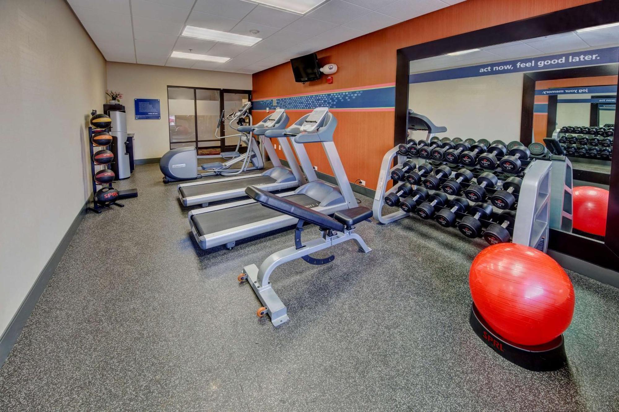 Hampton Inn Данн Экстерьер фото