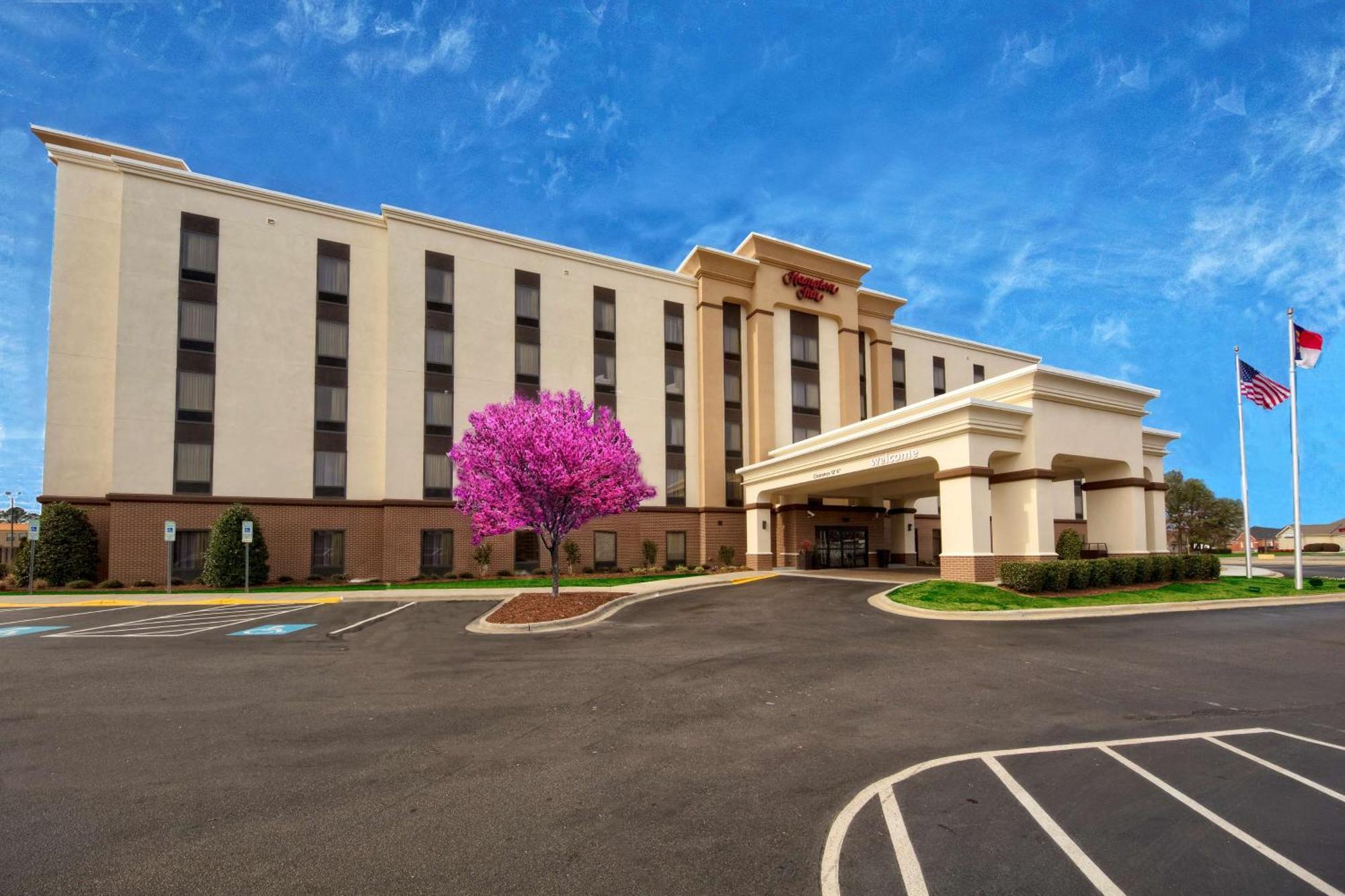 Hampton Inn Данн Экстерьер фото