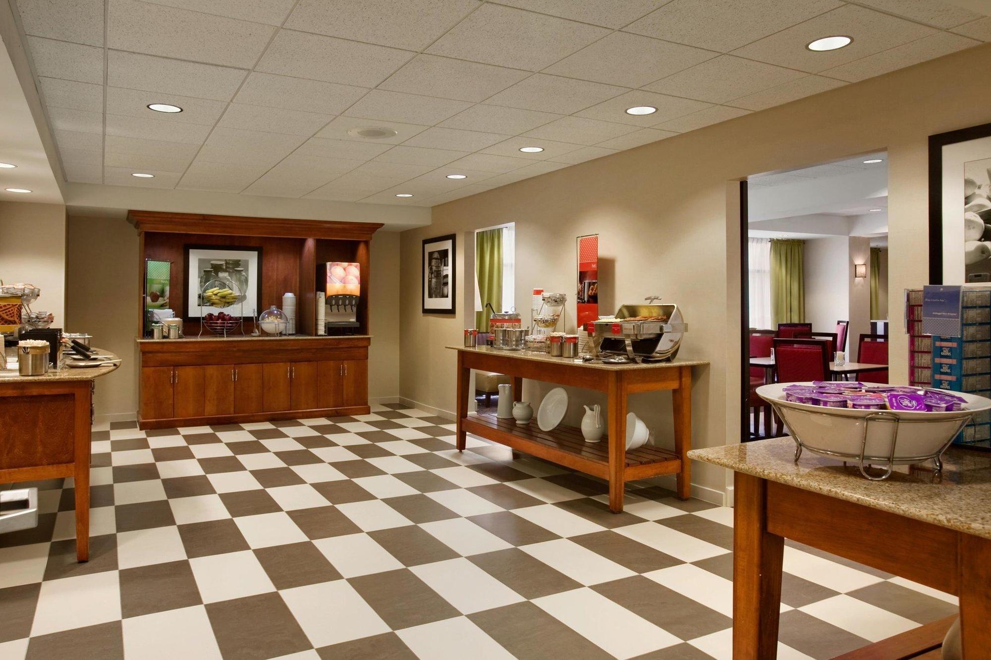 Hampton Inn Данн Экстерьер фото