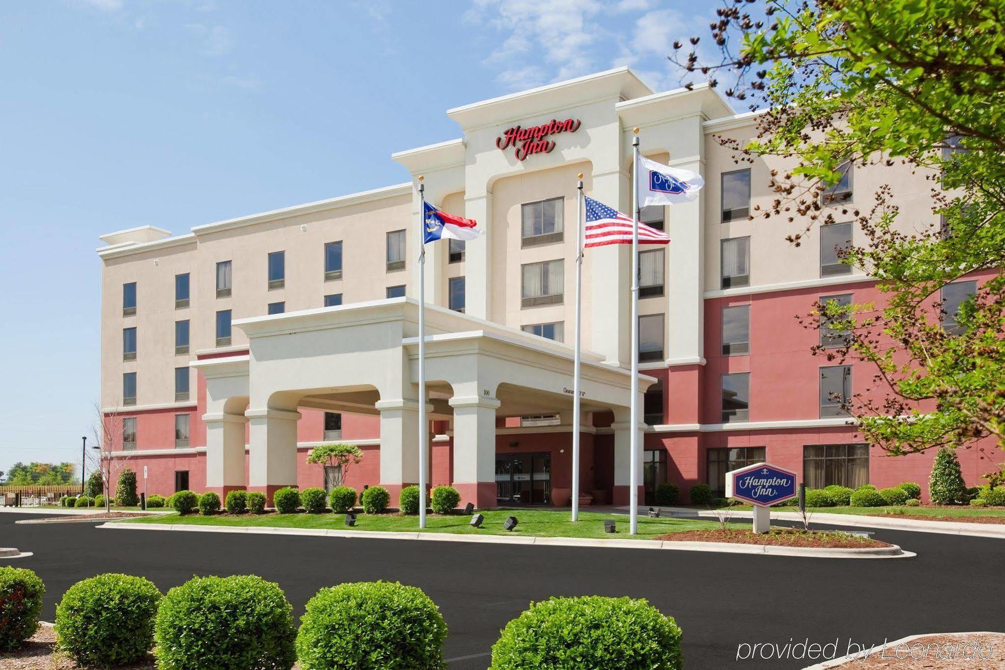Hampton Inn Данн Экстерьер фото