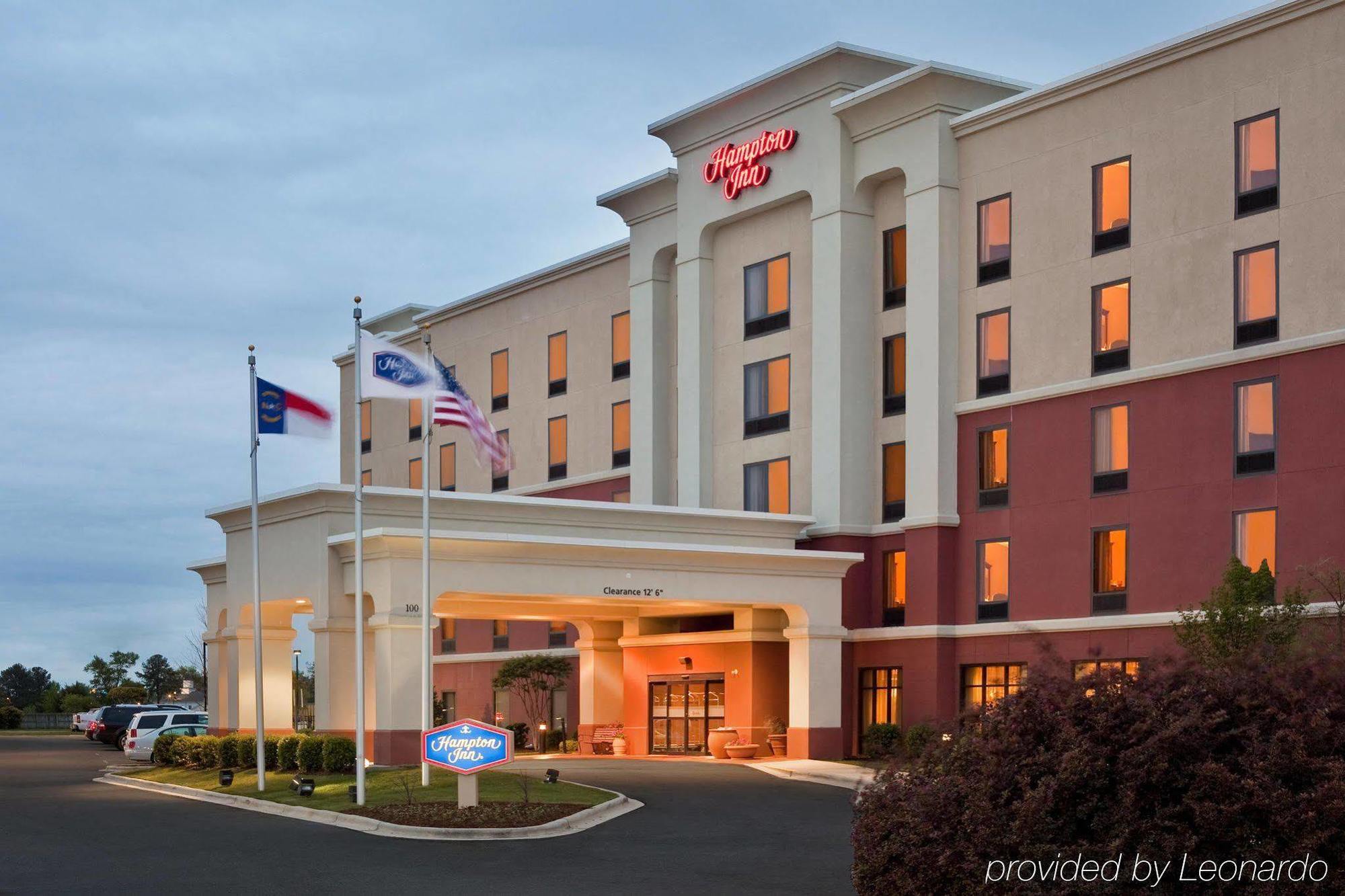 Hampton Inn Данн Экстерьер фото