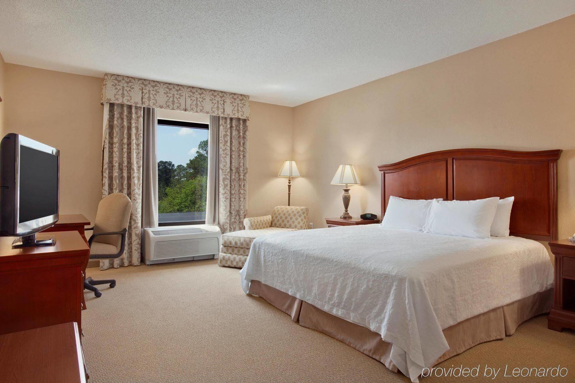 Hampton Inn Данн Номер фото