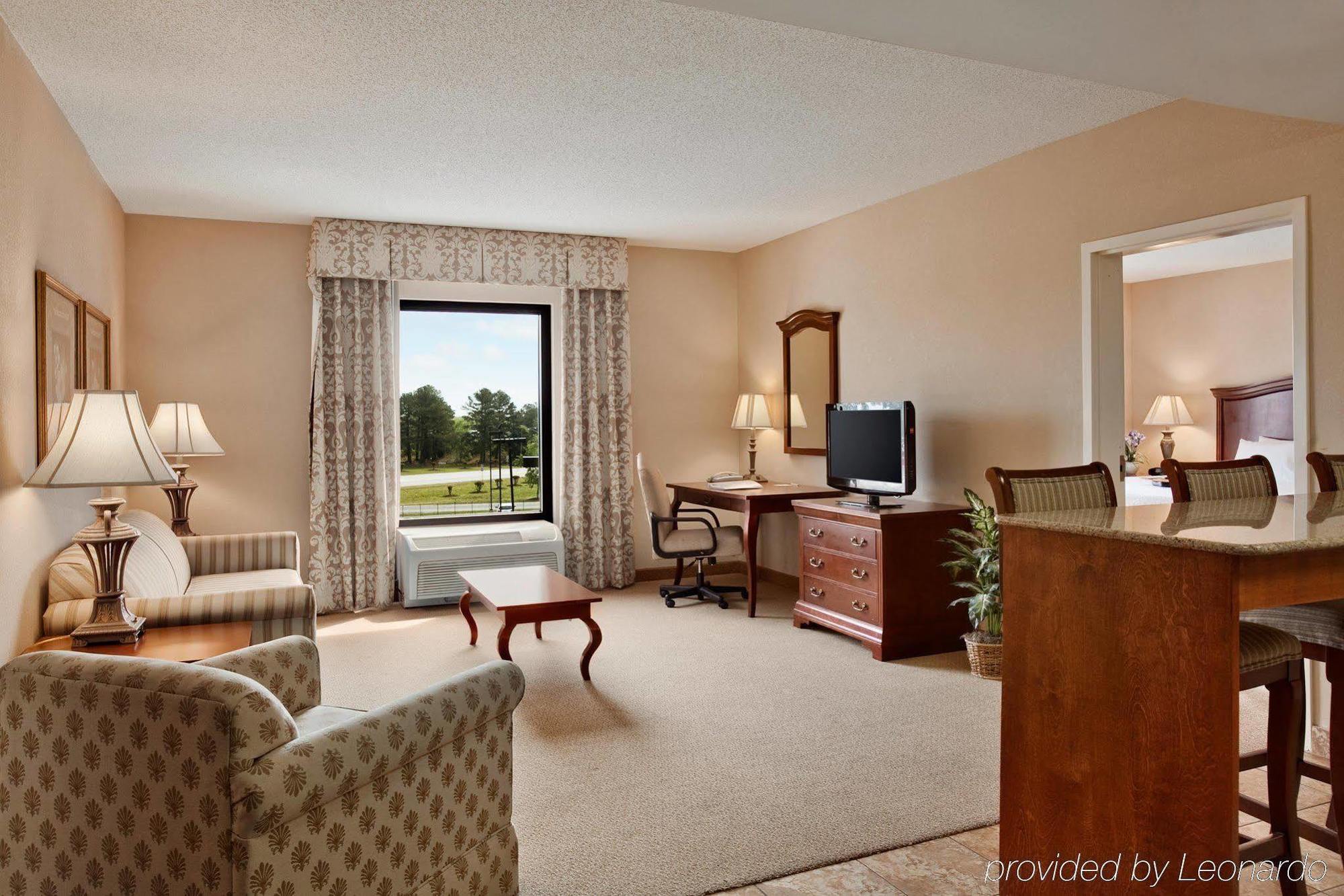 Hampton Inn Данн Номер фото