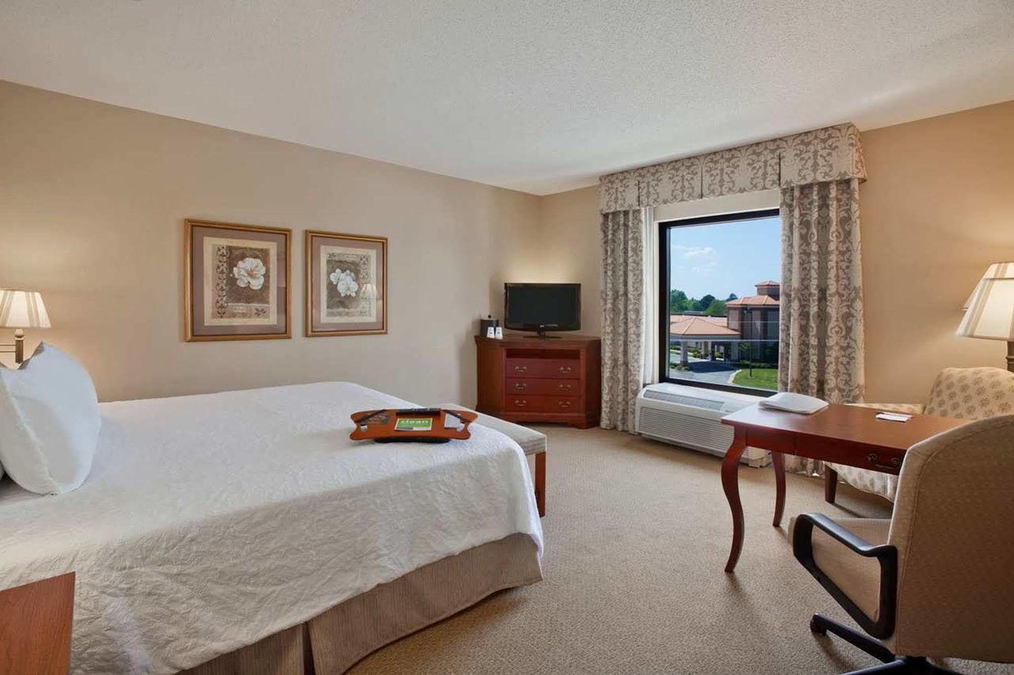 Hampton Inn Данн Номер фото